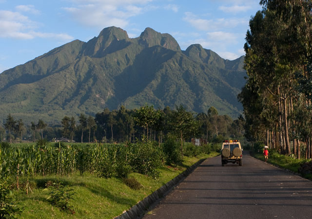 Enjoy the beauty of volcanoes National park